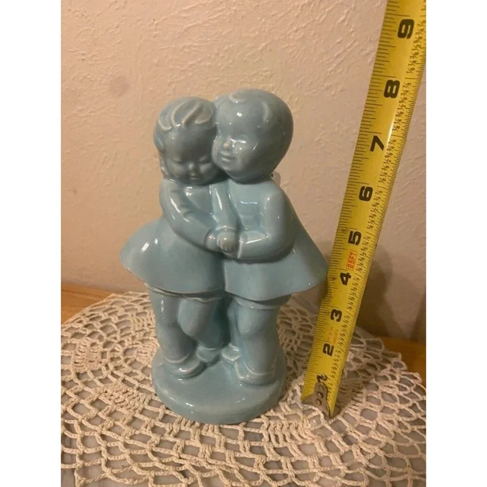Vintage Shawnee Pottery Hugging Couple